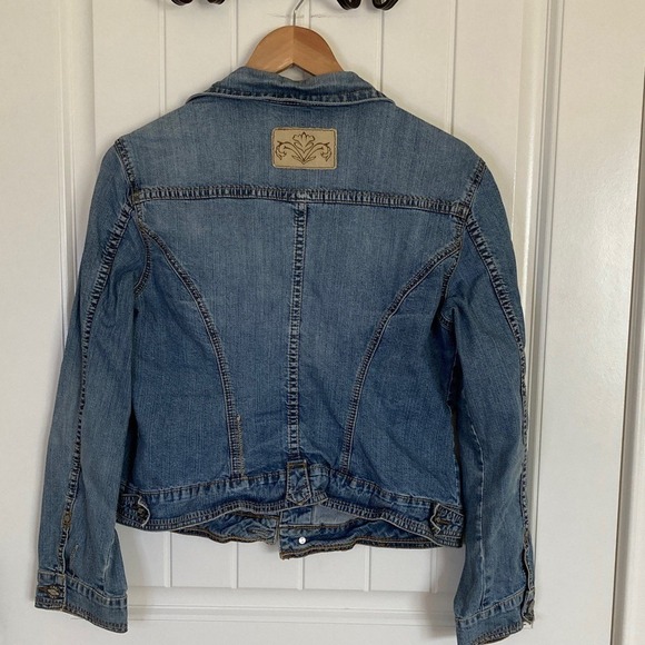 Cabi Womens Classic Denim Jacket Style 511 Size M Medium Wash Button Front - Picture 11 of 14